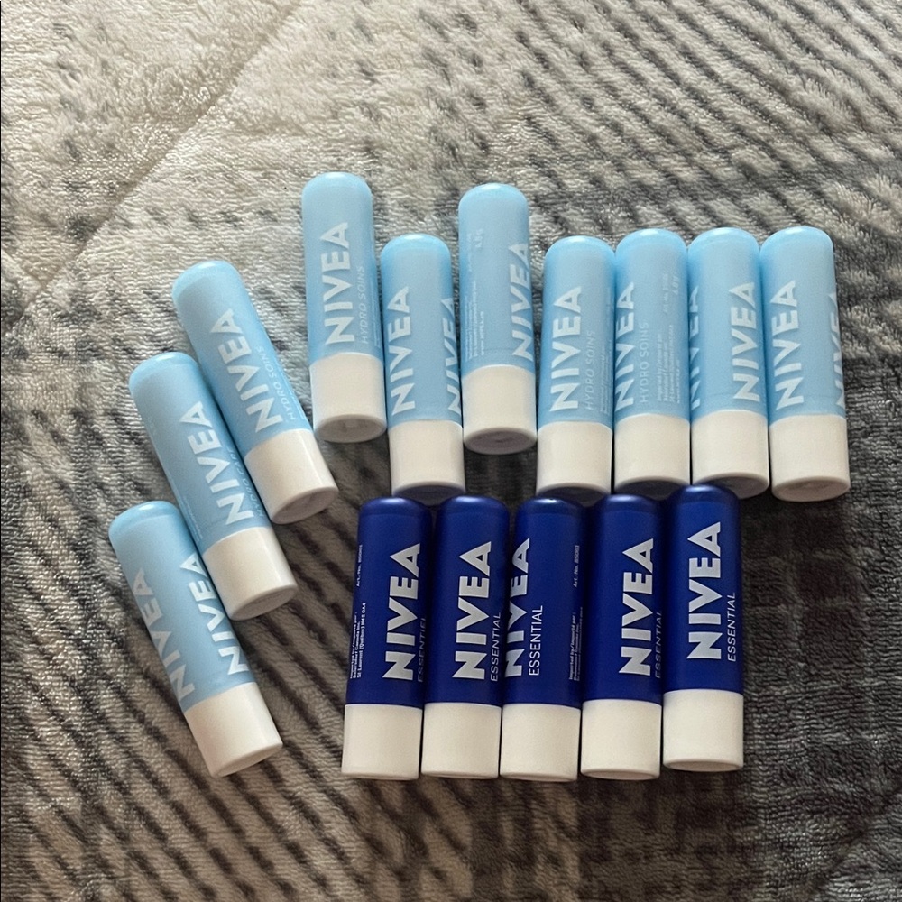 Lip Balm - Nivea hydro and essential total 15 pcs